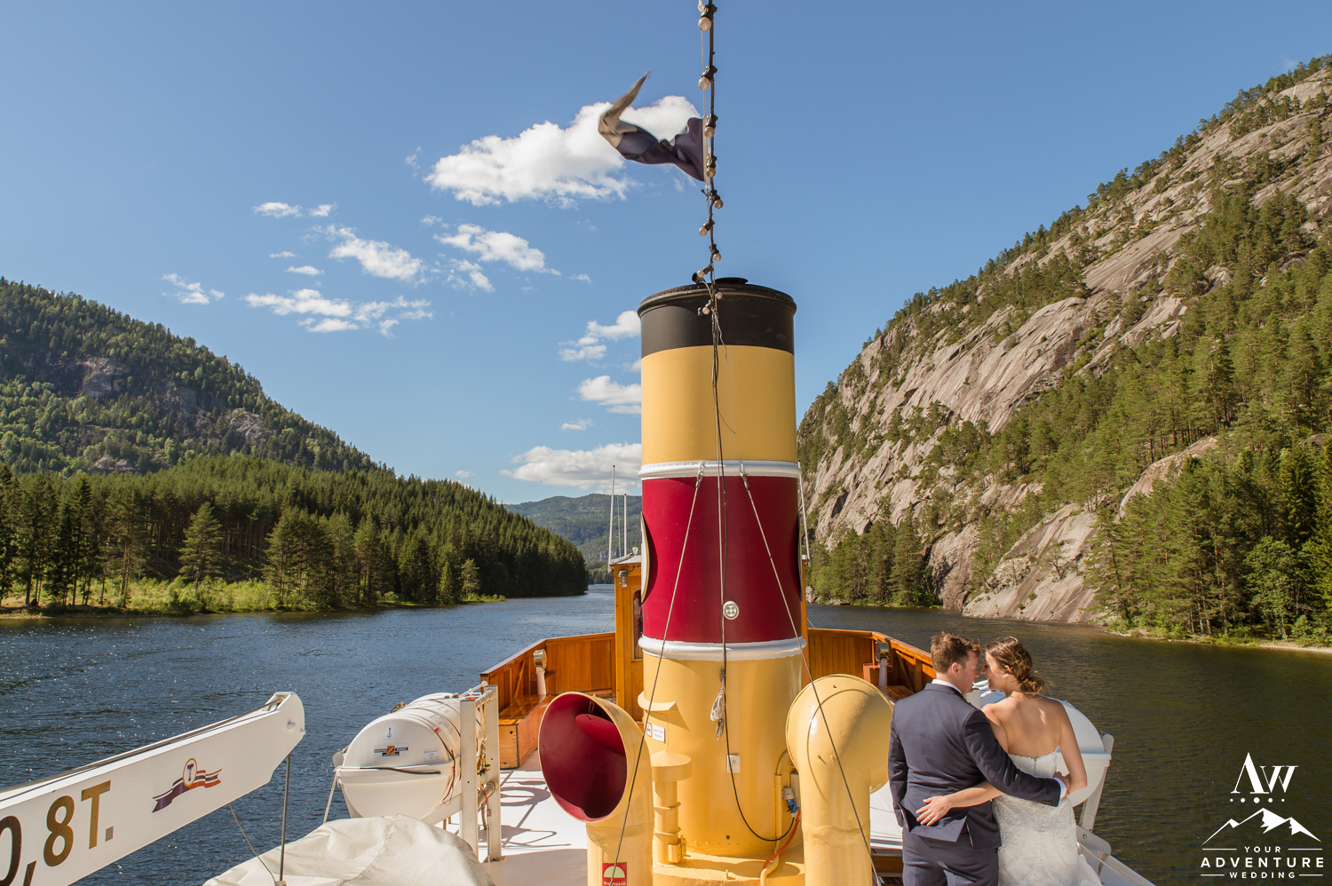 norway-riverboat-wedding-photos-your-adventure-wedding