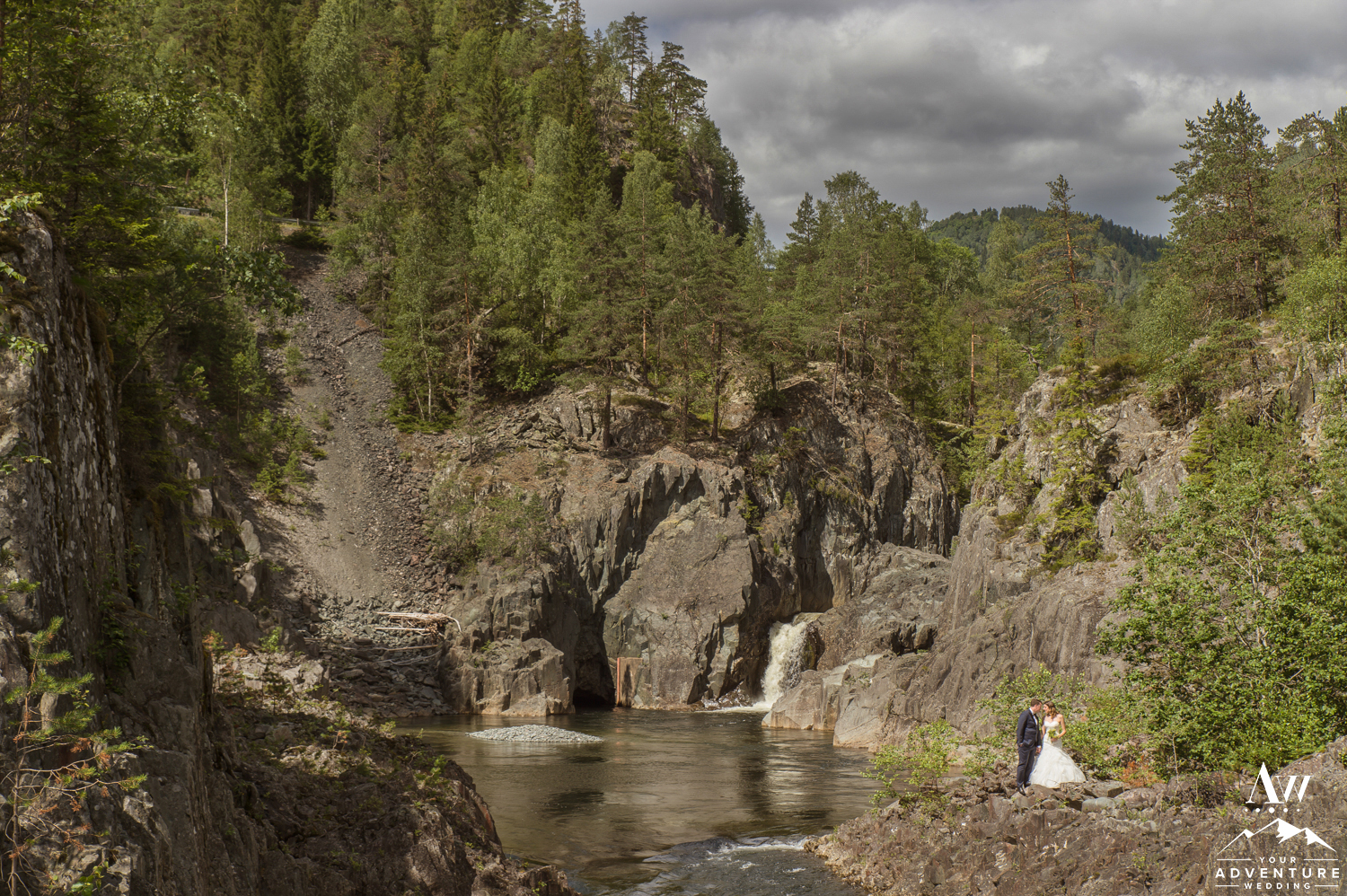 norway-wedding-at-secret-waterfall
